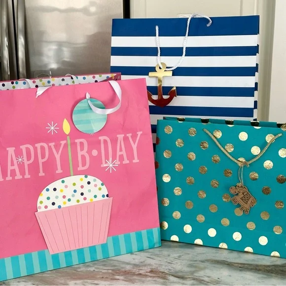 Set of 8 Colorful Gift Bags - Birthday / Celebration /Spring Summer /Polka Dots - Picture 4 of 16